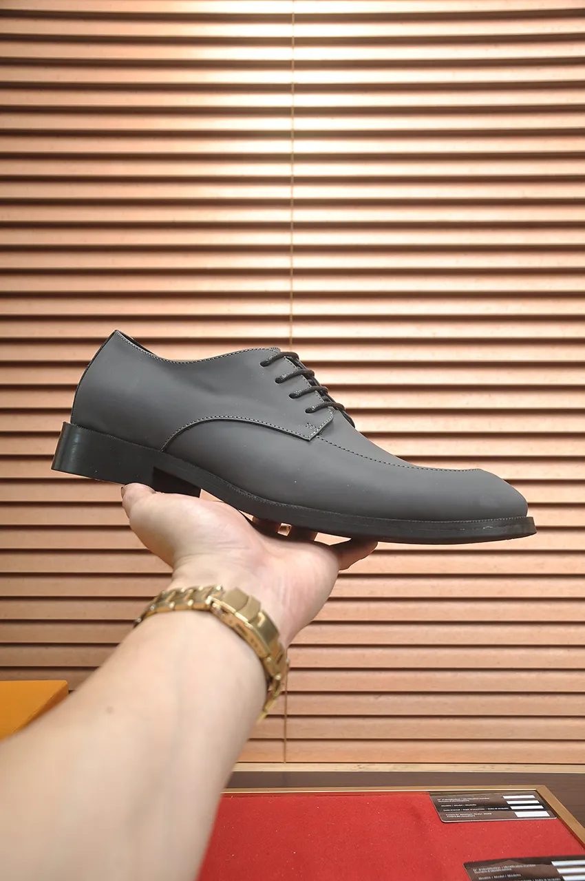 Men's men's shoes 💰500💶 [LV] (original single cowhide lining) 🍀LV's latest genuine leather business suit shoes are launched simultaneously on the official website. The first-layer cowhide imported from Italy is made of heavy gold, 💥official website 1:1 rubber outsole. Versatile to wear, high-end without losing class, and the color combination is extraordinary. This four-season style is alluring when worn on your feet, showing off your big-name flair. Standard code 38-45 (45 customized)